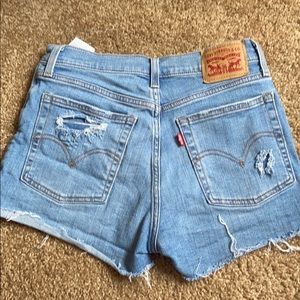 LEVI LIGHT WASH SHORTS